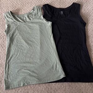 Uniqlo Women's Black and Green Tank Tops